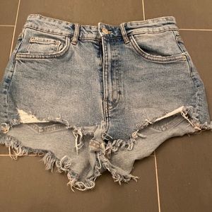 Zara blue frayed jean shorts size 6